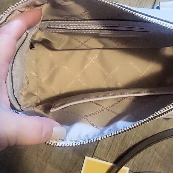 MK CARINE satchel - Picture 3 of 8